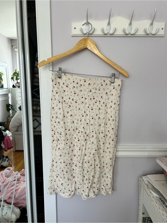 H&M Dresses & Skirts - H&M Cream Midi Skirt with Red Floral Print